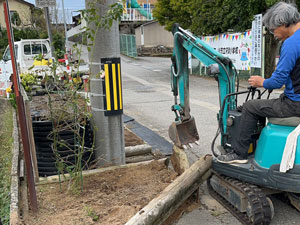 正門前花壇枠撤去